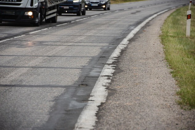 Motoristi sa dočkali, zhotoviteľ naplno spustil práce na rekonštrukcii panelky - TSK_panelka_klepanie_mini__8_of_56_