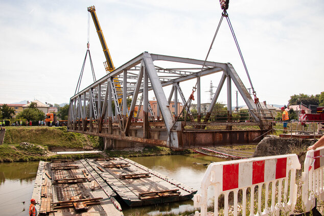 Starý most je minulosťou, zložili ho žeriavy - TSK_most_IL_08_23_mini-26