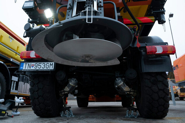 Viac ako 100 kusov techniky a 246 ľudí sa bude starať o zjazdnosť krajských ciest počas zimného obdobia - 20201127_TN_SCTSK_047w